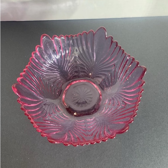 Vintage Fenton Dusty Rose scalloped bowl - Picture 2 of 7